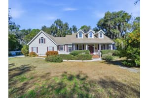 592 Crescent St, UMATILLA