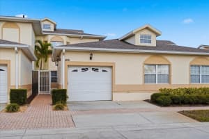 17239 Chateau Pine Way, CLERMONT