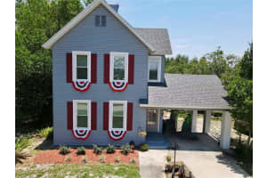 243 CENTRAL AVENUE, UMATILLA, FL 32784 - MLS#MFRG5107014