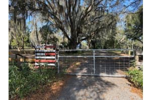 1905 Myrtle Lake Ave Fruitland Park, FL 34731 - Off Market