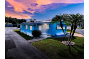 211 Rue De Paresse, TAVARES