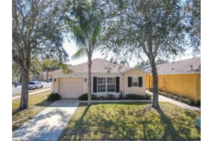 1958 Royal Ridge Dr, DAVENPORT