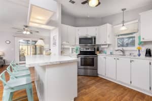 605 RAINBOW BOULEVARD, LADY LAKE, FL 32159 - MLS#MFRG5107734