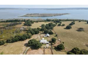37800 Illinois St Lady Lake, FL 32159 - Off Market