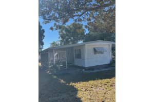 816 BEECHWOOD AVENUE, LADY LAKE, FL 32159 - MLS#MFRG5108321