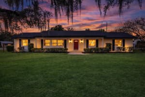 1310 E Crooked Lake Dr, EUSTIS