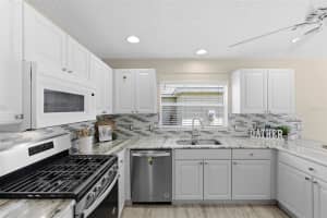 2415 MORVEN PARK WAY, THE VILLAGES, FL 32162 - MLS#MFRG5108987