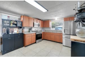 1009 HAZZARD AVENUE, EUSTIS, FL 32726 - MLS#MFRG5109155