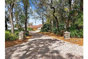 2007 COUNTRY CLUB DRIVE, EUSTIS, FL 32726 - MLS#MFRG5109252