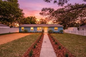 25 E Charlotte Ave, EUSTIS