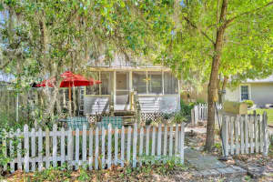 140 JOHNS STREET, MOUNT DORA, FL 32757 - MLS#MFRG5110232