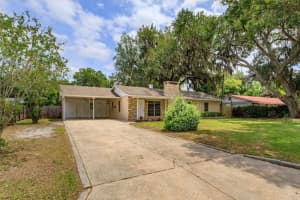 1300 ORANGE AVENUE, TAVARES, FL 32778 - MLS#MFRG5111342