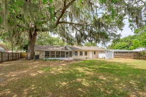 1300 ORANGE AVENUE, TAVARES, FL 32778 - MLS#MFRG5111342