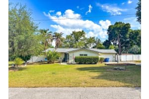 121 E PINE ST, HOWEY IN THE HILLS, FL 34737 - MLS#MFRG5112224