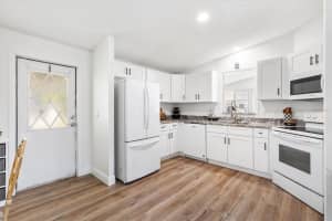 1616 BAYHILL DRIVE, LADY LAKE, FL 32159 - MLS#MFRG5112561