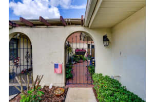 100 TREMAIN STREET, MOUNT DORA, FL 32757 - MLS#MFRG5112846