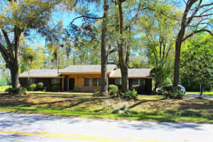 827 NW 94th St, Gainesville, FL 32606, Sold 04/23/19
