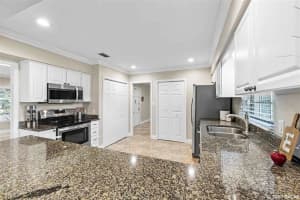 6005 SW 35th Way, Gainesville, FL 32608, Sold 01/08/21