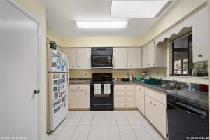 3937 NW 84th Pl, Gainesville, FL 32653, Sold 01/08/21