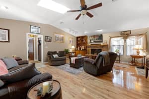 7707 SW 19th Pl, Gainesville, FL 32607, Sold 04/11/22