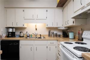 4320 SW 68th Terrace, Gainesville, FL 32608, Sold 05/03/22