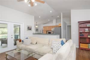 5843 SW 85th St, Gainesville, FL 32608, Sold 05/27/22