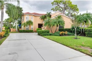8025 VIA FIORE, SARASOTA, FL 34238 Sold 12/07/23