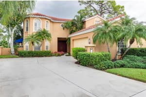 8025 VIA FIORE, SARASOTA, FL 34238 Sold 12/07/23