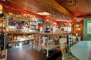 250 WEST LAKE DRIVE, HAWTHORNE, FL 32640 - MLS#MFRGC523118