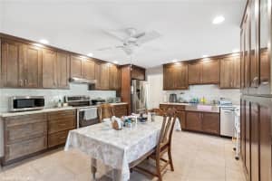 3750 16TH PLACE, GAINESVILLE, FL 32605 Sold 01/24/25