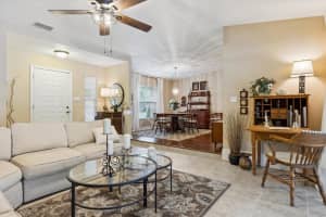 906 Crestview Dr Auburndale, FL 33823 - Off Market