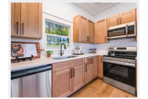 11001 Creek DR, ALACHUA, FL 32615 Sold 05/01/25