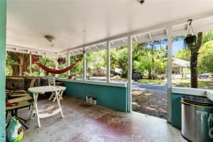 913 3RD AVENUE, GAINESVILLE, FL 32601 Sold 08/01/25