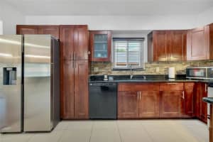 701 CASTLEWOOD DRIVE, WINTER SPRINGS, FL 32708 Sold 11/24/25