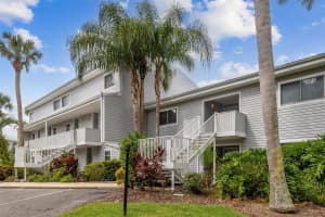 210 RIVER BEND PLACE, WELAKA, FL 32193 - MLS#MFRGC537827