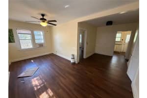 824 UNIVERSITY AVENUE, GAINESVILLE, FL 32601 - MLS#MFRGC538068