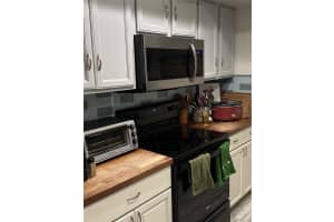 913 57TH DRIVE, GAINESVILLE, FL 32607 - MLS#MFRGC538575