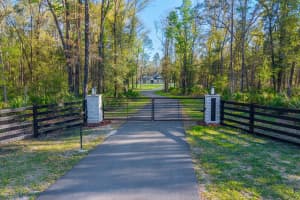 3821 NE COUNTY ROAD 138, HIGH SPRINGS, FL 32643 - MLS#MFRGC538738