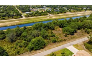 1909 WESTBORO LOOP, LEHIGH ACRES, FL 33972 - MLS#MFRGC539507