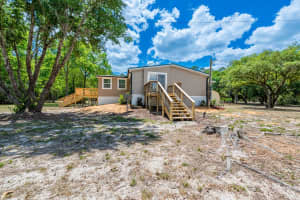 554 S COUNTY ROAD 21, HAWTHORNE, FL 32640 - MLS#MFRGC539829