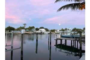 12275 6th St E, Treasure Island, FL 33706, Sold 09/29/22