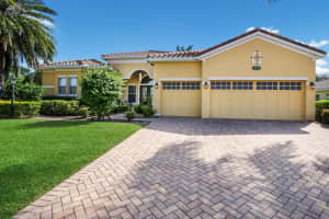 9077 Bernini Pl, Sarasota, FL 34240, Sold 02/16/24