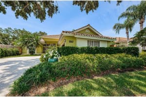 812 Live Oak Terrace NE, St. Petersburg, FL 33703, Sold 06/05/24