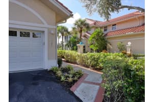 5586 Golf Pointe Dr, Sarasota, FL 34243, Sold 11/08/24