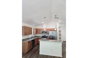 512 NW 13th St, Gainesville, FL 32601, Sold 12/31/24