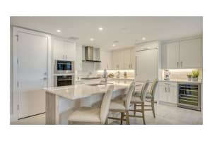 1035 Seaside Dr, Sarasota, FL 34242, Sold 02/14/25