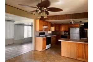 102 Leisure World Dr N, DeBary, FL 32713, Sold 02/21/25