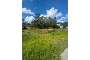 444 Athabasca Ct Poinciana, FL 34759 Sold 04/02/25