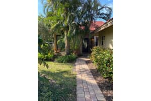 5031 Kestral Park Dr, Sarasota, FL 34231, Sold 04/30/25