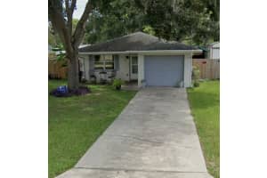 42 N Oak Ave, Umatilla, FL 32784, Sold 04/25/25